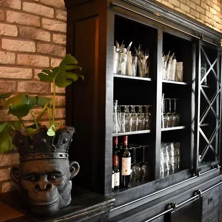 3 Monkeys Ξενοδοχείο *