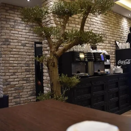 3 Monkeys מלון שטיינפורט