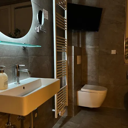 3 Monkeys שטיינפורט