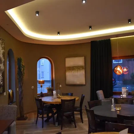 3 Monkeys שטיינפורט