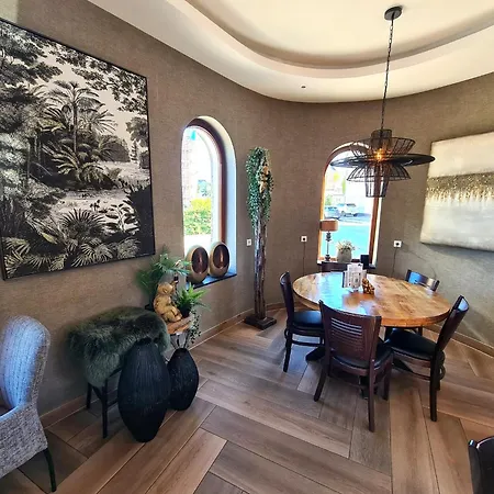 3 Monkeys שטיינפורט