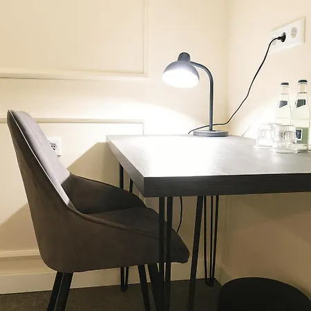 3 Monkeys מלון *